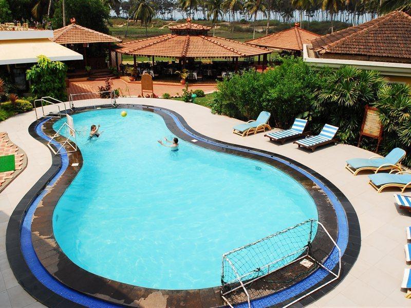 קולבה Coconut Grove Beach Resort מראה חיצוני תמונה
