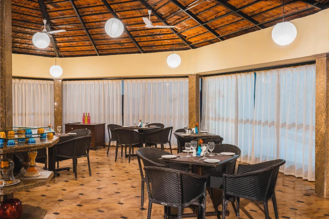 קולבה Coconut Grove Beach Resort מראה חיצוני תמונה