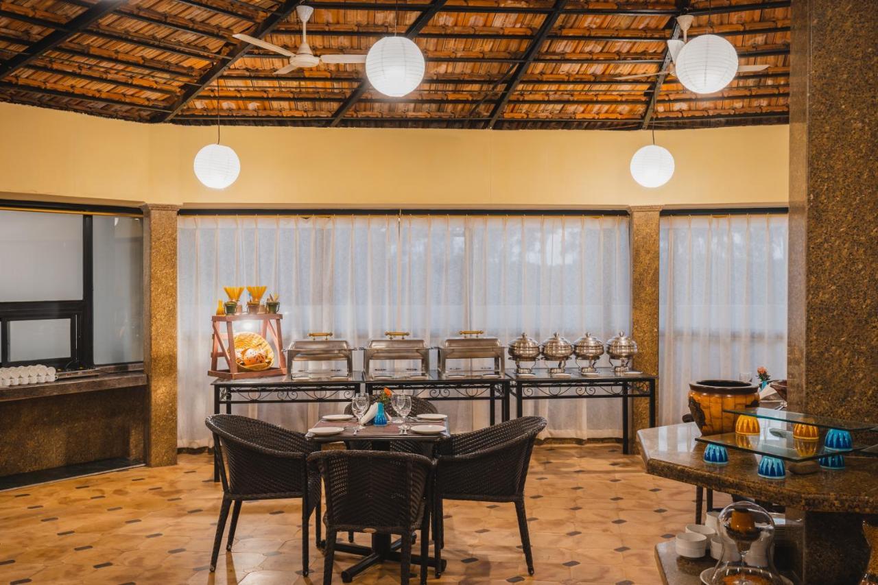 קולבה Coconut Grove Beach Resort מראה חיצוני תמונה