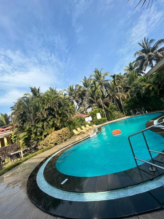 קולבה Coconut Grove Beach Resort מראה חיצוני תמונה
