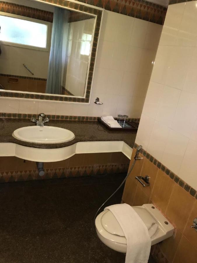 קולבה Coconut Grove Beach Resort מראה חיצוני תמונה