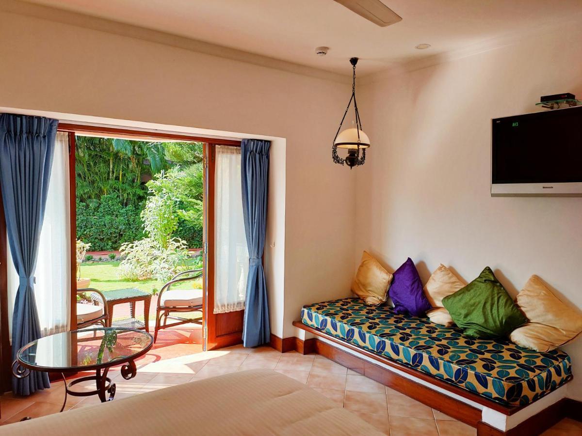 קולבה Coconut Grove Beach Resort מראה חיצוני תמונה