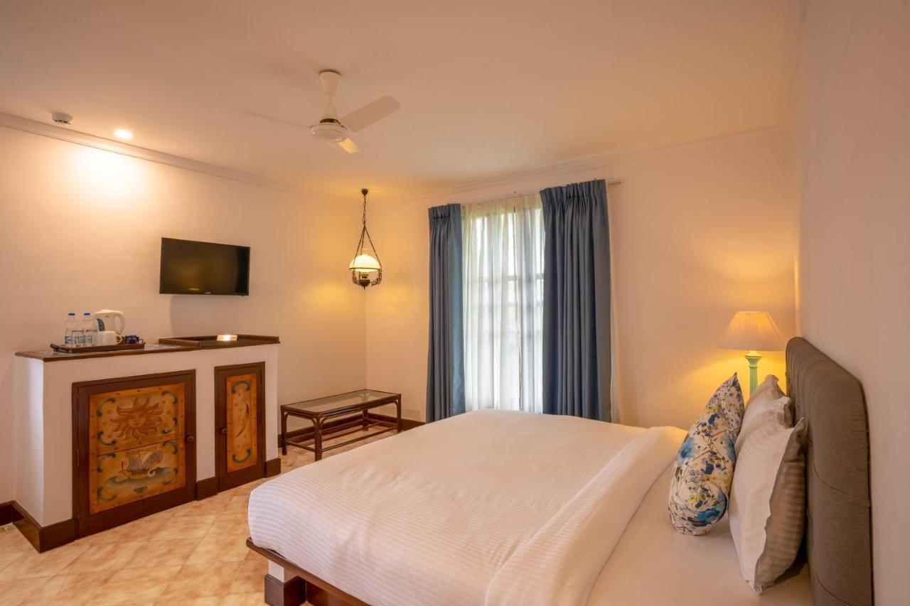 קולבה Coconut Grove Beach Resort מראה חיצוני תמונה