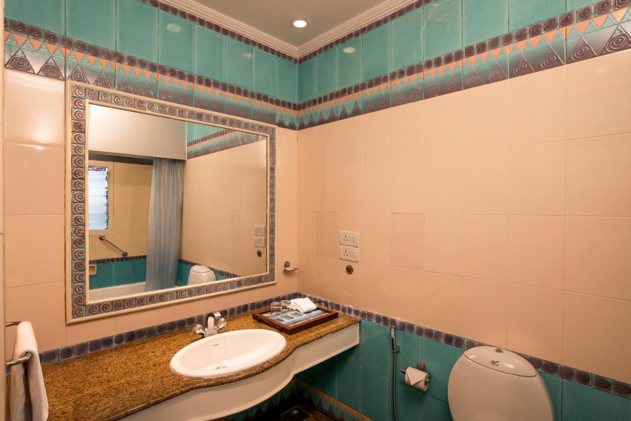 קולבה Coconut Grove Beach Resort מראה חיצוני תמונה