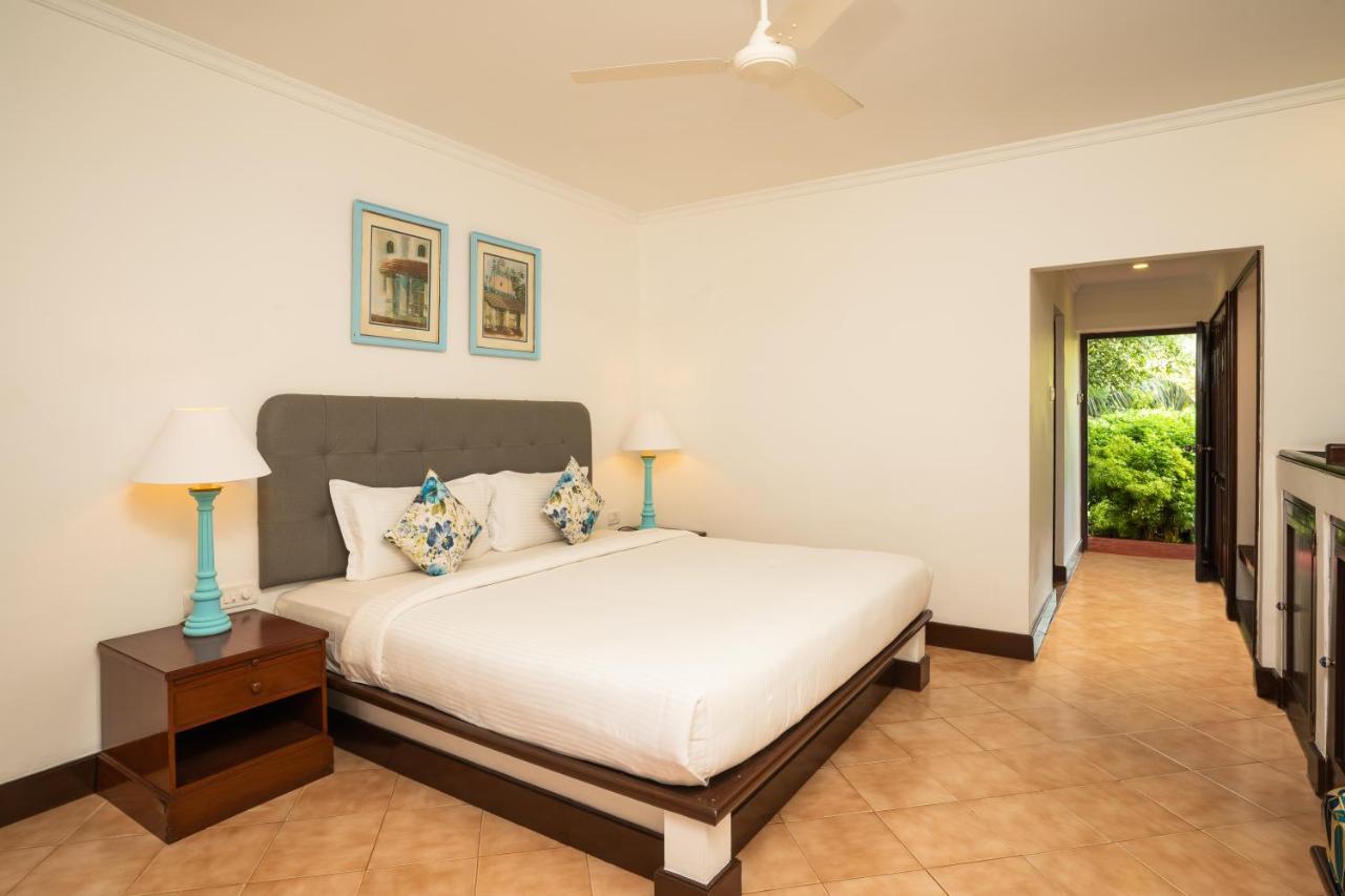 קולבה Coconut Grove Beach Resort מראה חיצוני תמונה