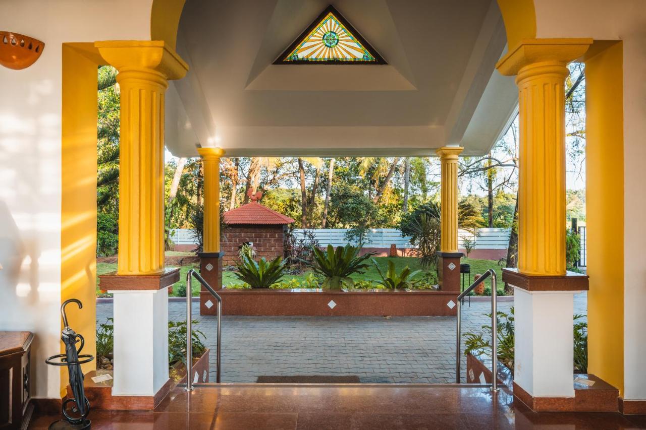 קולבה Coconut Grove Beach Resort מראה חיצוני תמונה